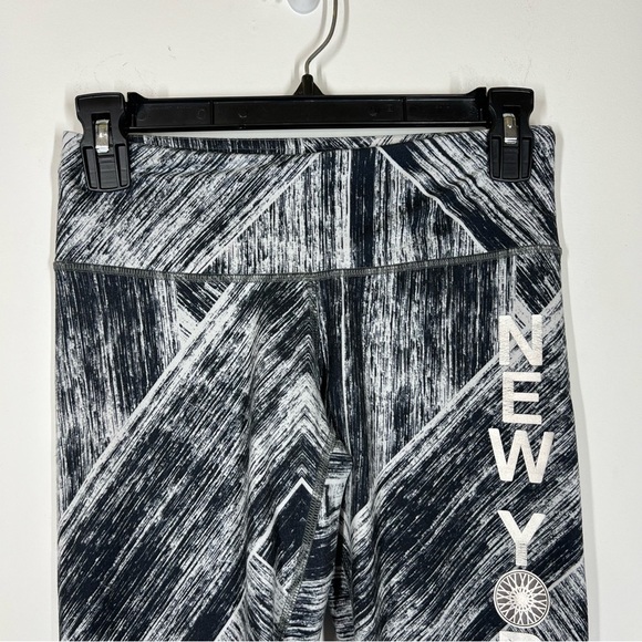 Lululemon Wunder Under Crop NYC Soul Cycle Leggings Size 4 - Picture 3 of 11